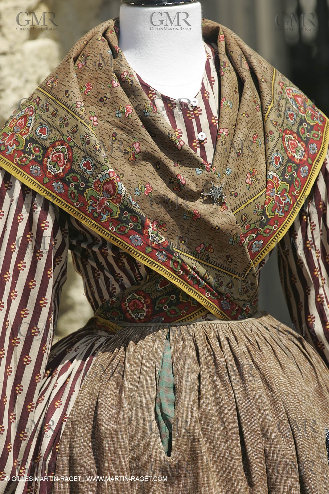 May 2004 - La Tour d'Aigues (FRA, 84) - Old costumes for women of the South exhibition