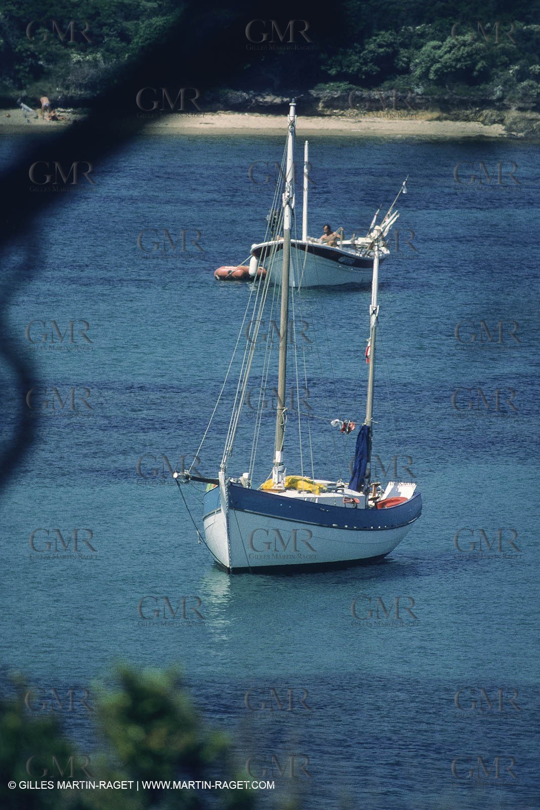 sailing, cruising, monohull at the mooring