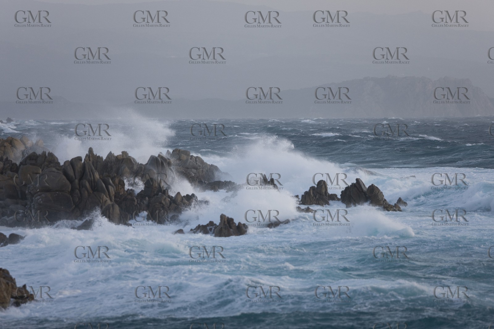 23 04 2008 - - Santa teresa di Gallura (ITA, Sardaigne) -  Mistral gale on the west coast of Testa Cape