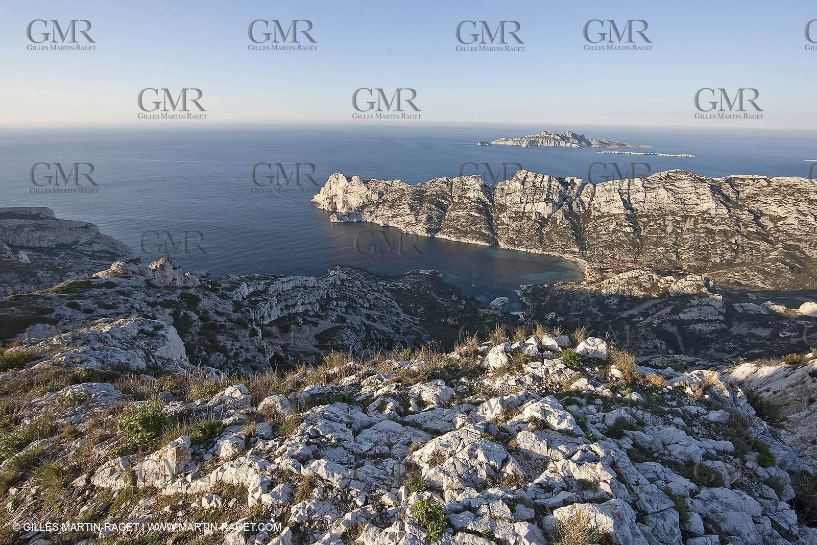 04 04 2009 - Marseille (FRA, 13) - Les Calanques - Marseille as seen from the top of the Baou Rond summit