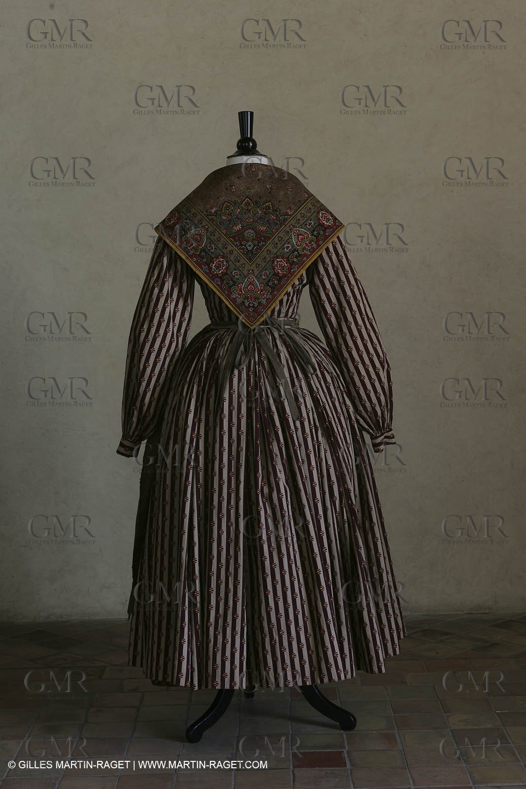 May 2004 - La Tour d'Aigues (FRA, 84) - Old costumes for women of the South exhibition