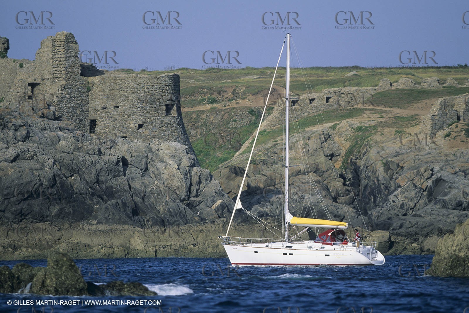 sailing, cruising, monohull at the mooring