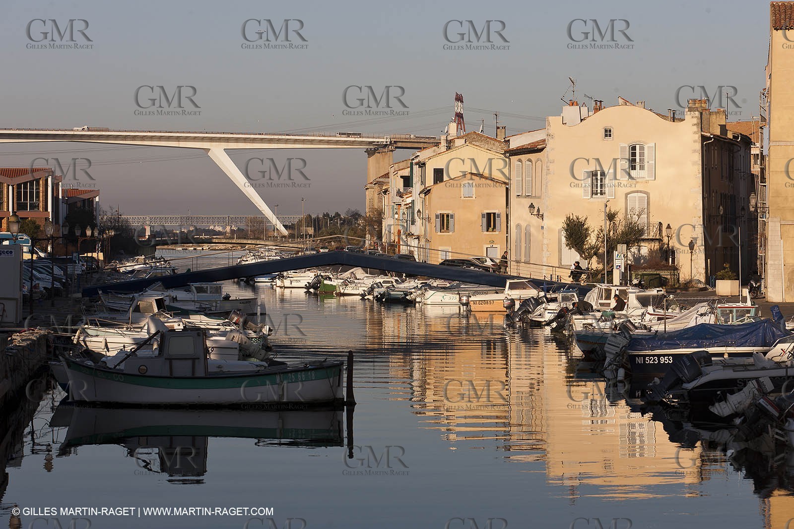 14 03 2012 - Martigues (FRA,13) - neighborhood Le Miroir (the mirror)