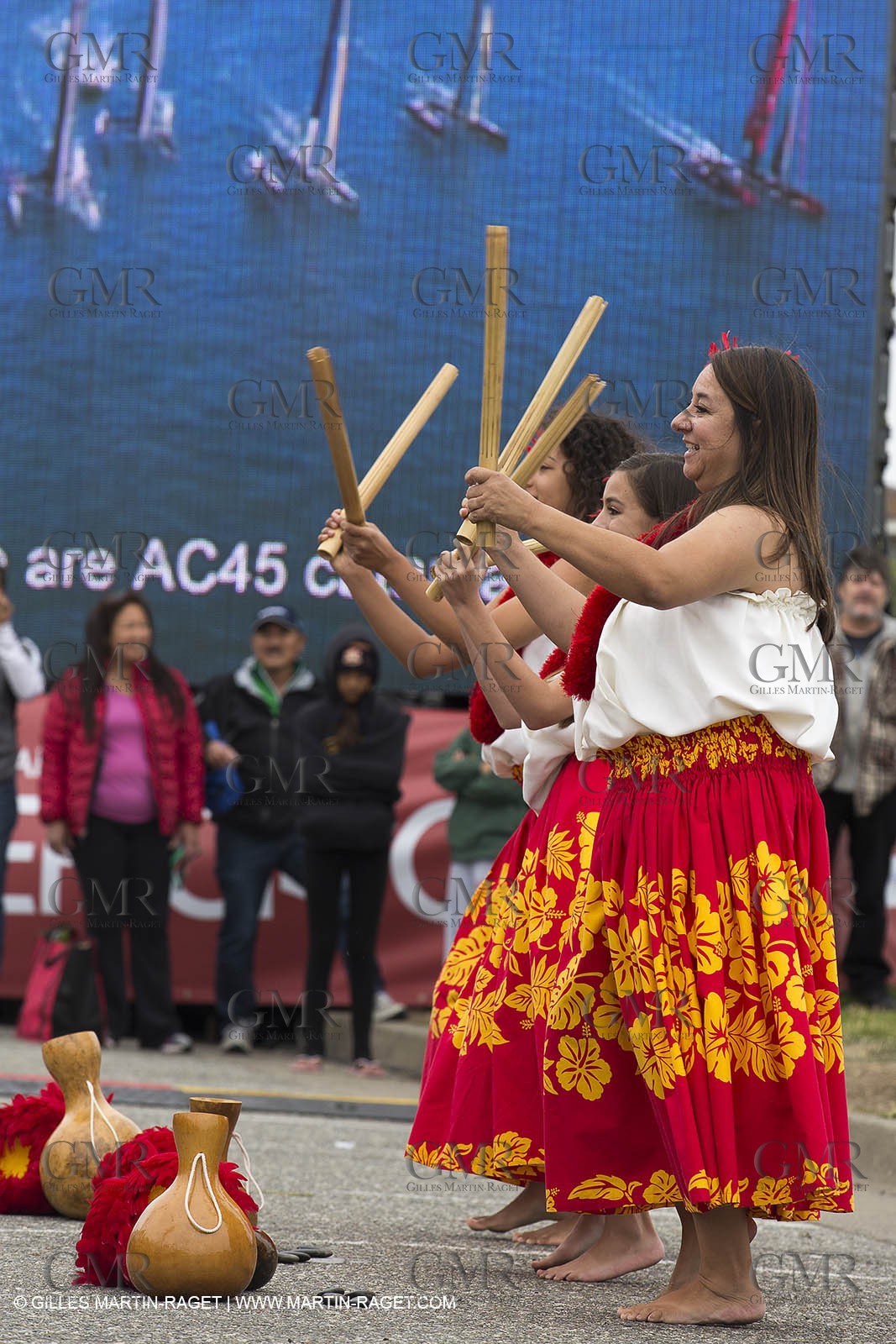 10 08 2013 - San Francisco (USA,CA) - 34th America's Cup - AC Open - Outrigger Canoe Races et Hula Danceperformance at Marina Green Village