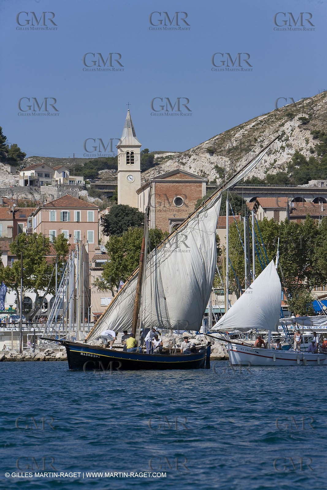 1 09 2007 - Marseille (FRA, 13) - Latin rigs in l'Estaque (Marseille north bay village)