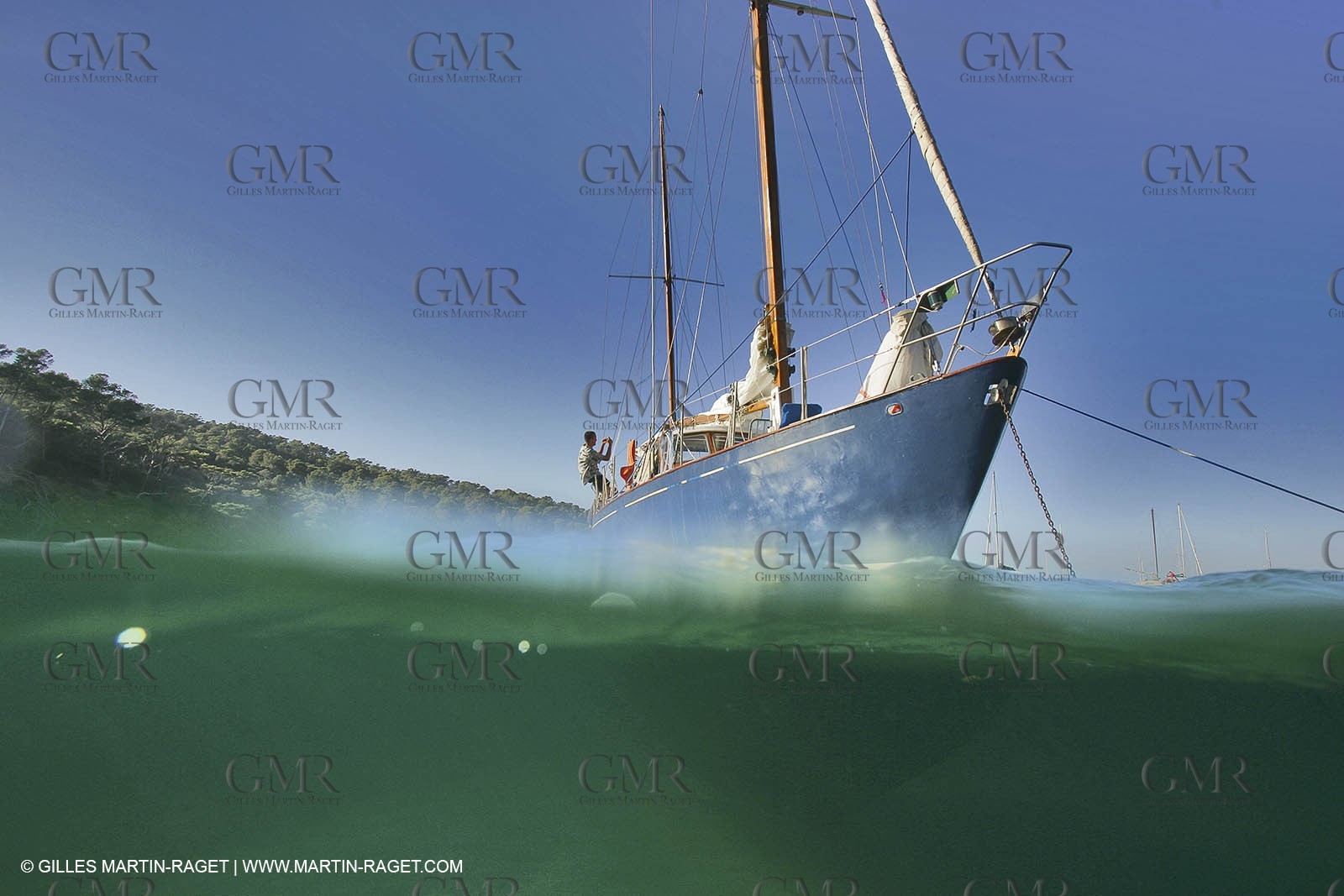 Cruising monohull mooring