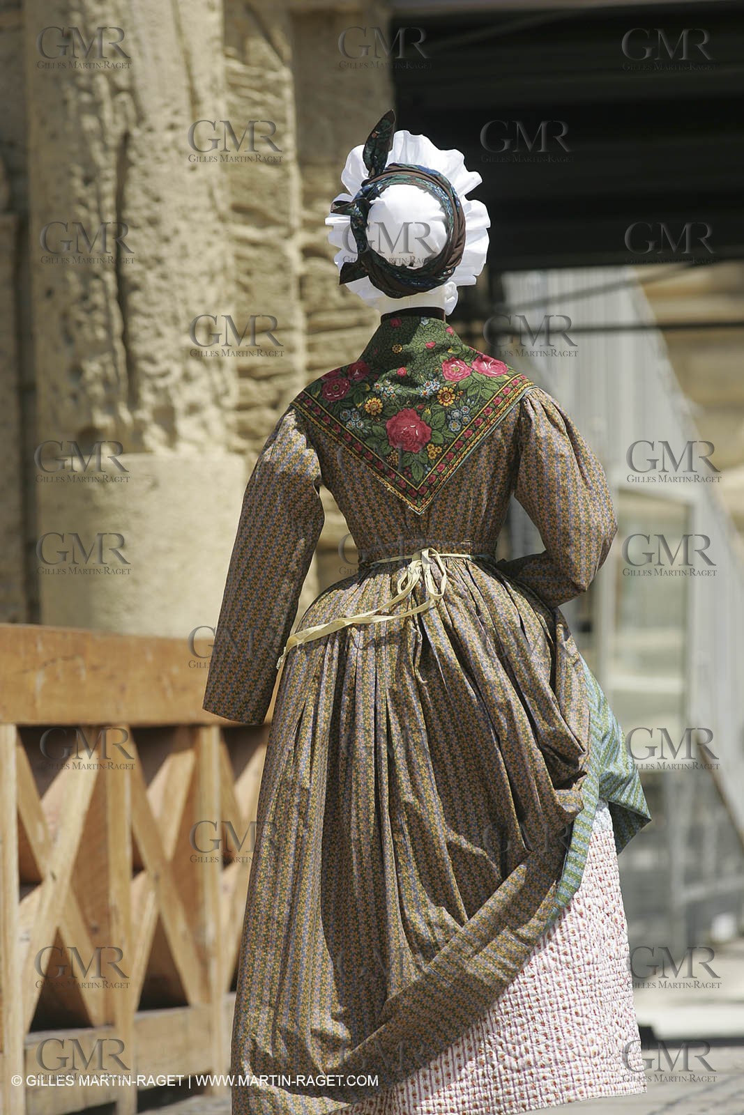 May 2004 - La Tour d'Aigues (FRA, 84) - Old costumes for women of the South exhibition