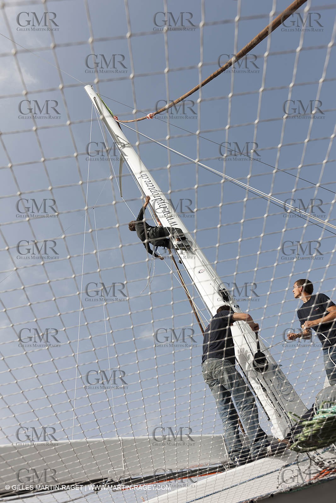 08 10 10 - St Sulpice (SUI) - Hydroptere.ch touches water