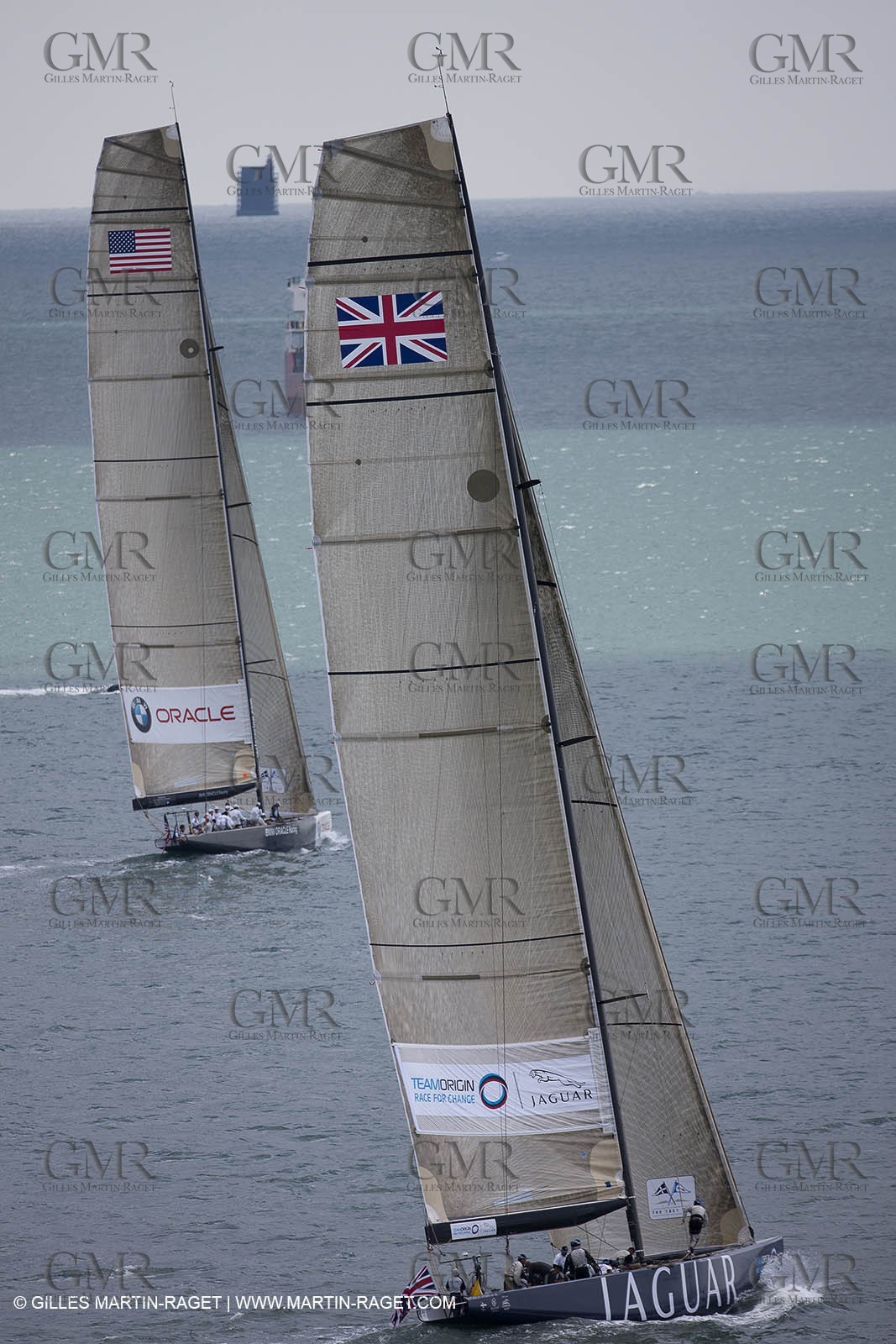 05 08 2010 - Cowes (UK, IOW) - The 1851 Cup -  BMW ORACLE Racing -  - Round The Island Race - Rounding No Man's Land fort.
