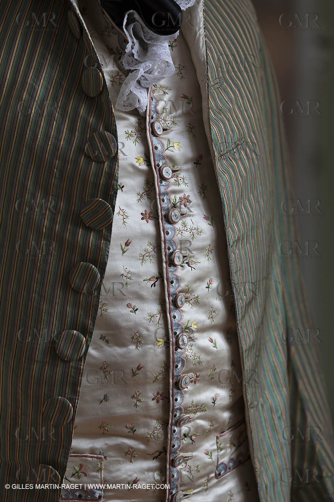 31 10 2013 - Ansouis (FRA,84) - Chateau d'Ansouis - Costumes de l'exposition Habits d'hommes