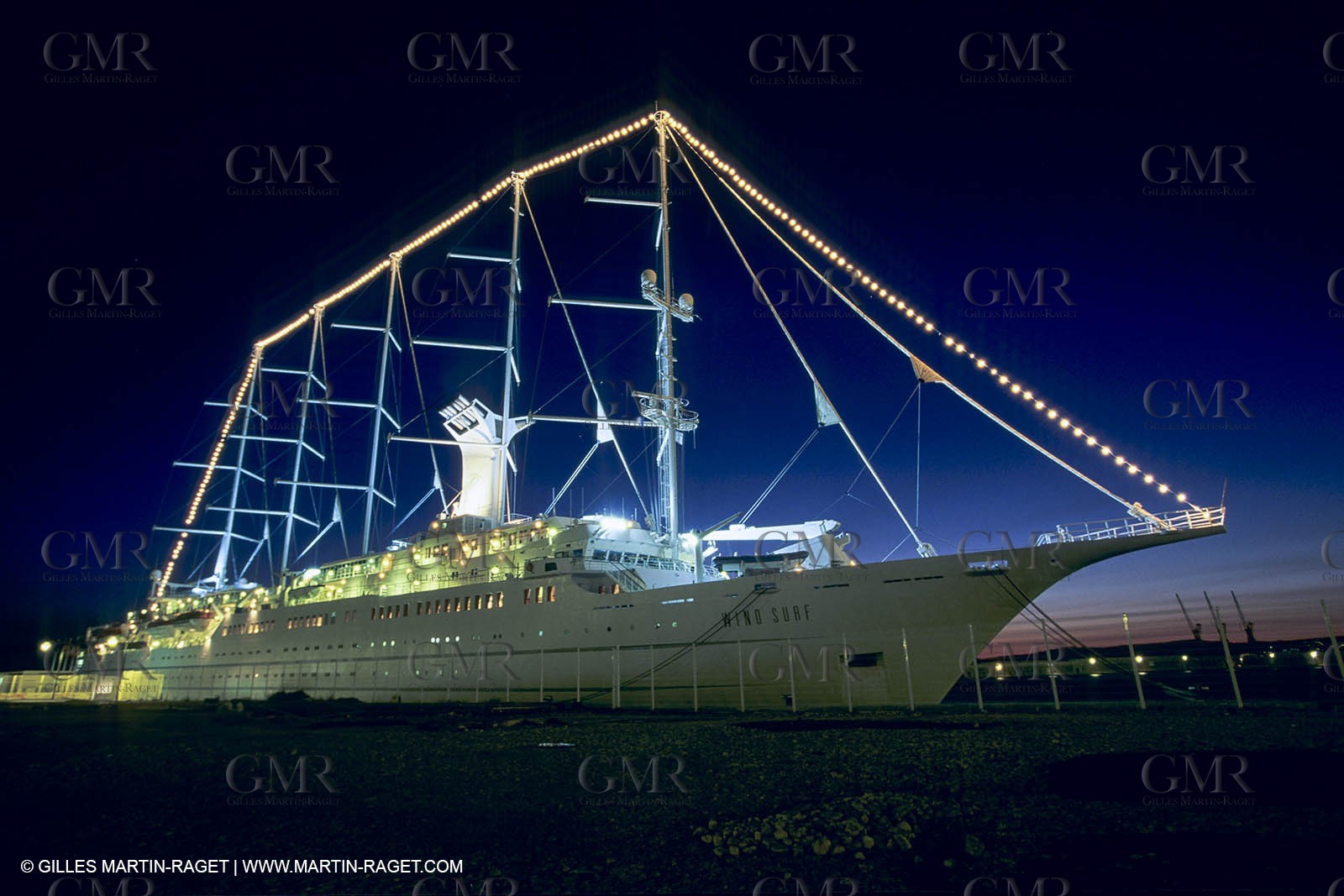 Paquebots, liners, cruise ships