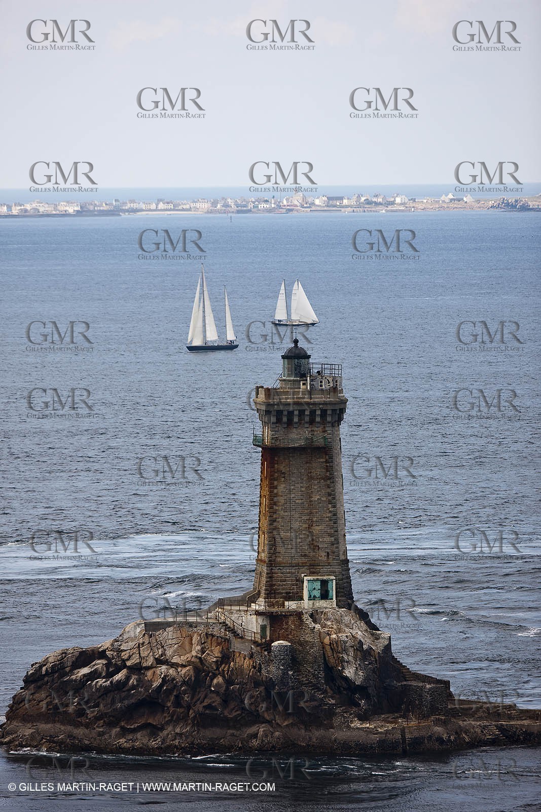 19 05 2010- Sein - (FRA,56)  -  Pen Duick III and Pen Duick VI in the Sein island straight