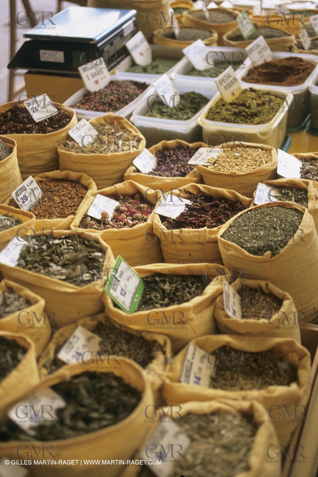 France, Provence, Marchés en plein air   Flee markets