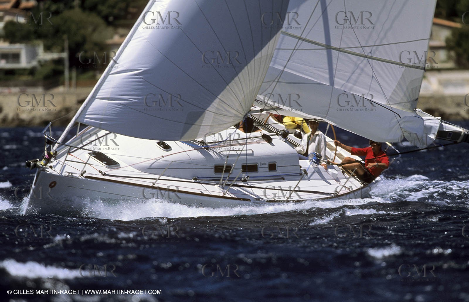 Crusing monohull sailing