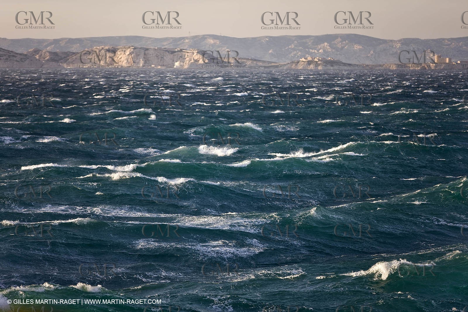 11 03 2009 - Marseille (FRA, 13) - Mistral Gale in south bay