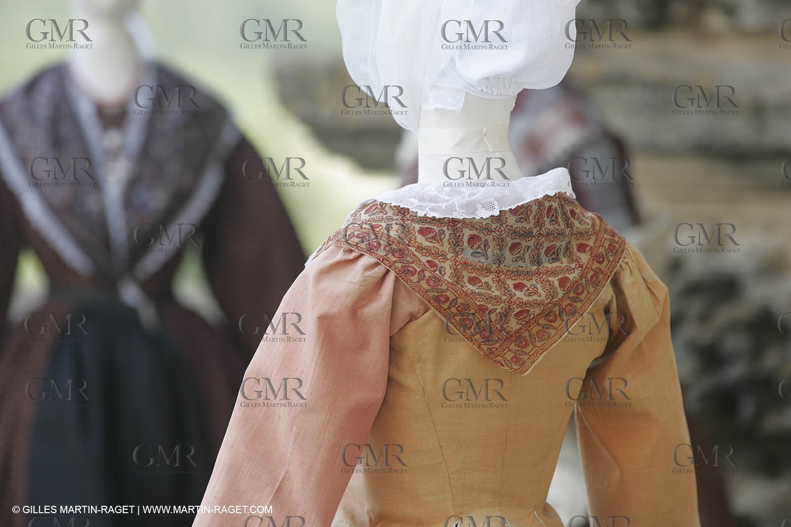 May 2004 - La Tour d'Aigues (FRA, 84) - Old costumes for women of the South exhibition
