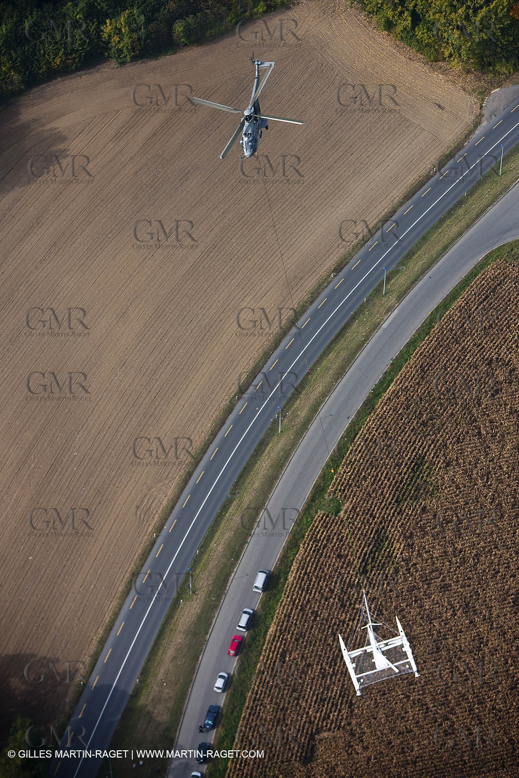 08 10 10 - St Sulpice (SUI) - Hydroptere.ch touches water