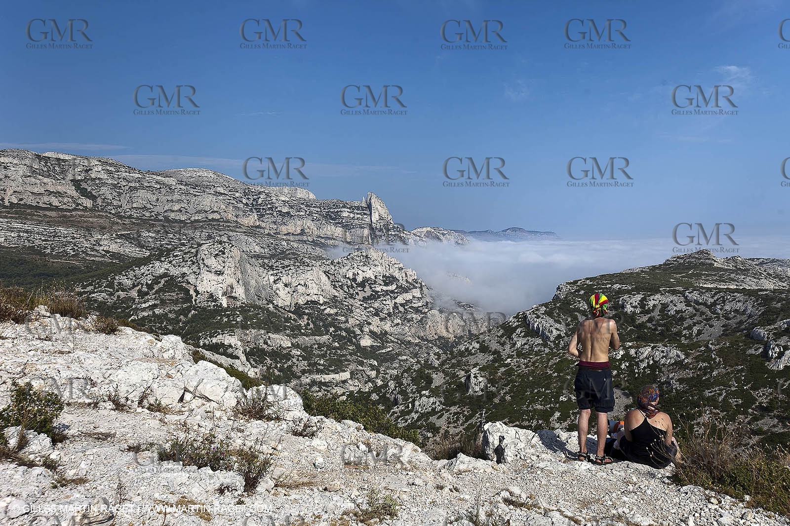 06 08 09 - Marseille - La neble - Brouillard sur les calanques et îles de Marseille