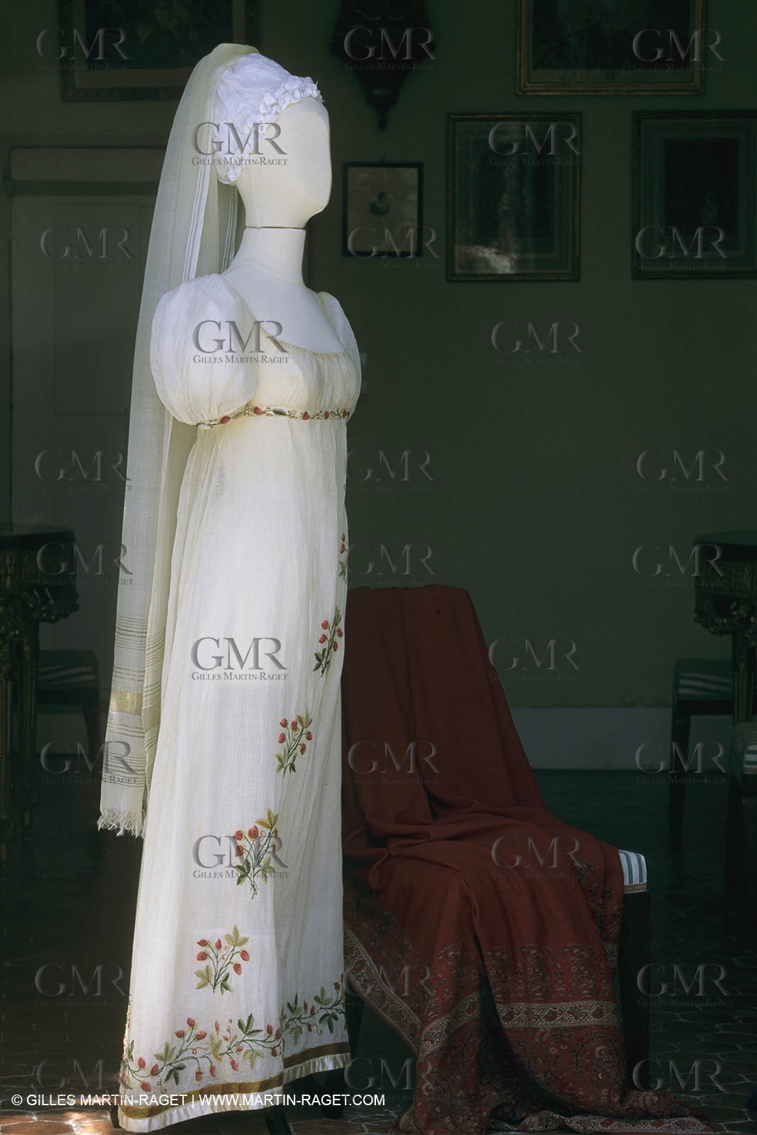 France, Provence, Exposition Costumes de Chateaux
