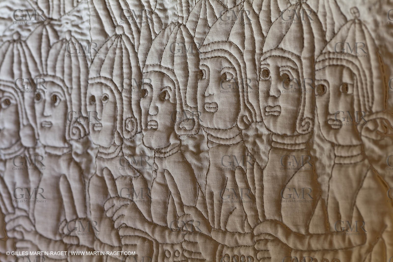 December 2009 - Boutis