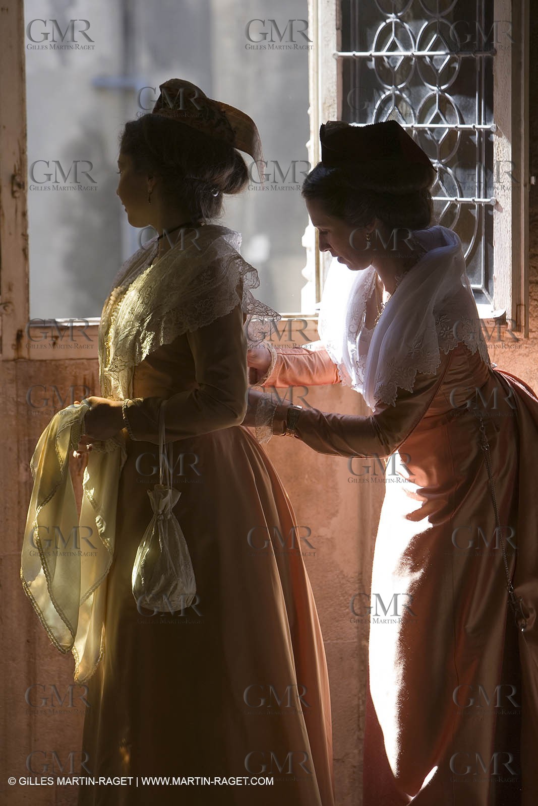 10 03 2007- Arles (FRA, 13) - Queen of arles and her assistants