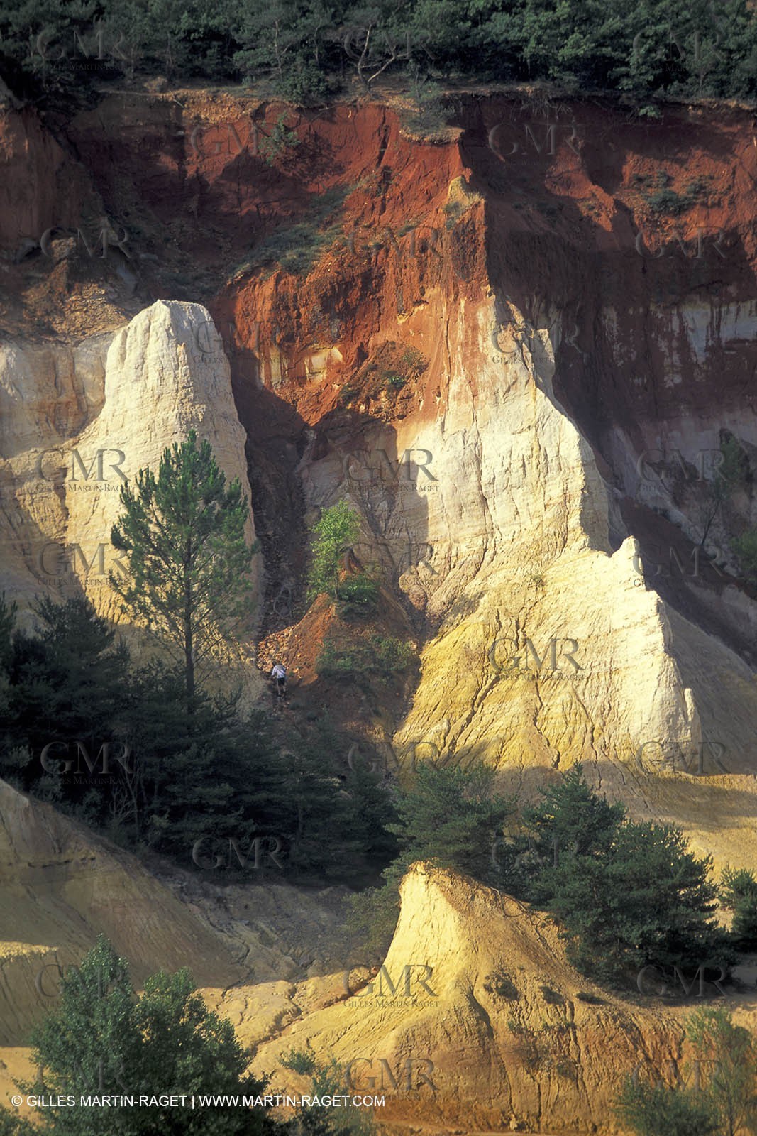France, Provence, Luberon, Carrières d'ocre près d'Apt, ocher stone pit near Apt