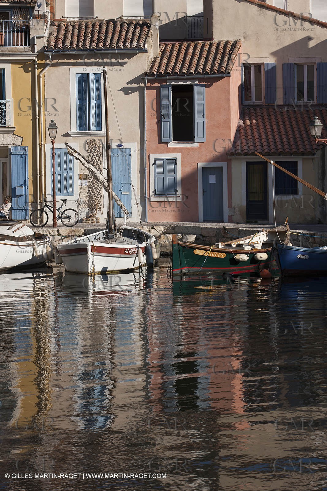 14 03 2012 - Martigues (FRA,13) - neighborhood Le Miroir (the mirror)