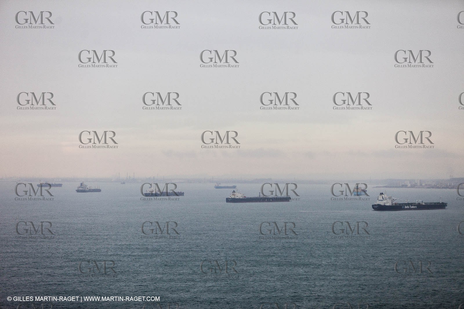 01-11-2010 - FOS (FRA,13) - Grêve du Port Autonome de Marseille - 01 11 2010 - FOS (FRA,13) Commercial Port on strike