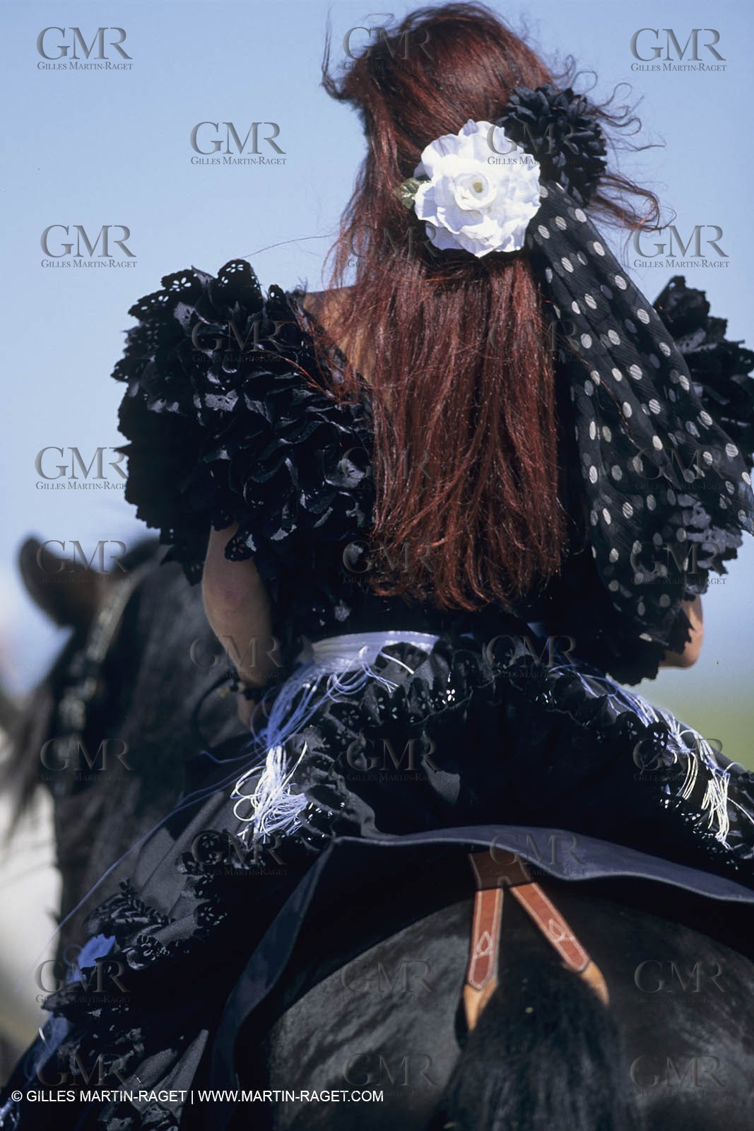 France, Provence, Traditions, Feria du Cheval aux Stes Maries de la Mer, costume de sévillanes