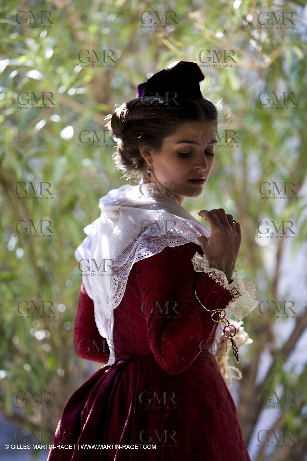 10 03 2007- Arles (FRA, 13) - Queen of arles and her assistants