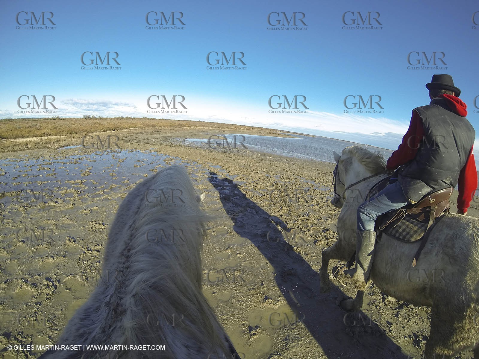 26 12 2013 - Les Saintes Maries de la Mer (FRA,13) - Horese riding at Cabanes de Cacharel