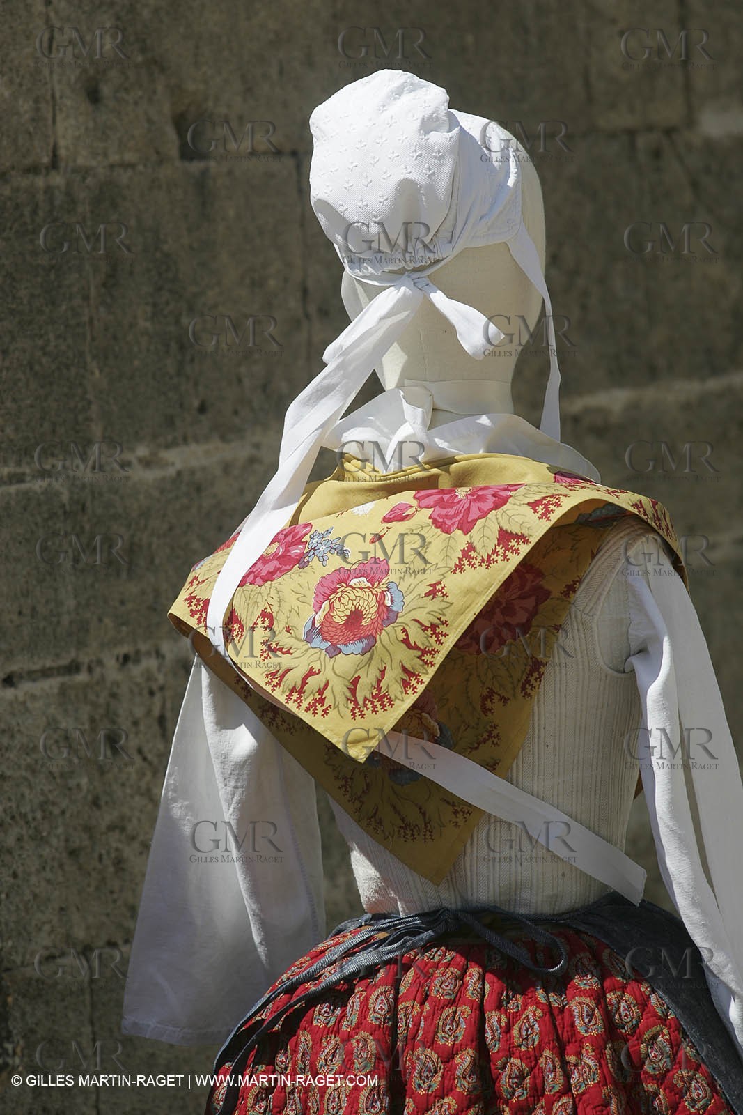 May 2004 - La Tour d'Aigues (FRA, 84) - Old costumes for women of the South exhibition