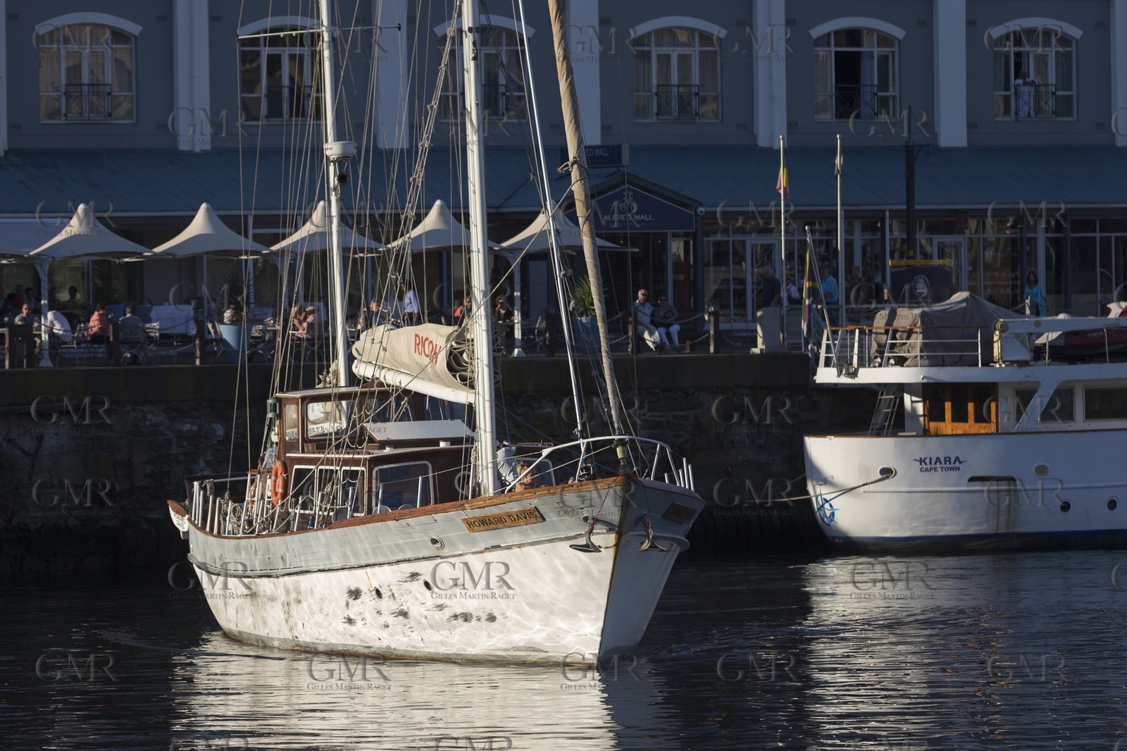 08 11 2014, Capetown (ZAF), Volvo Ocean Race 2014-15, Team Alvimedica, Nursing the boat