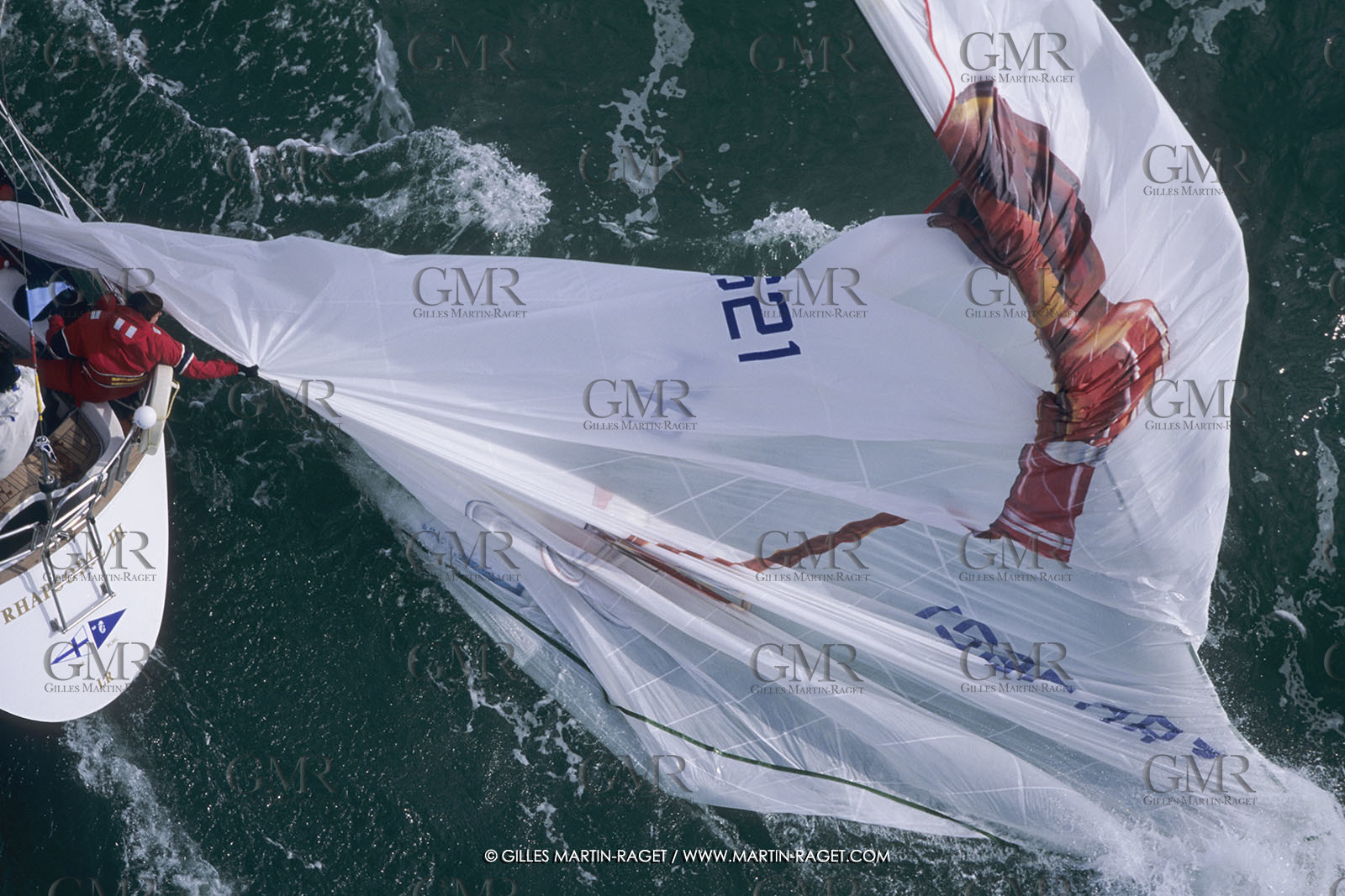 Yacht racing, Breakages, accidents, Torn Sails