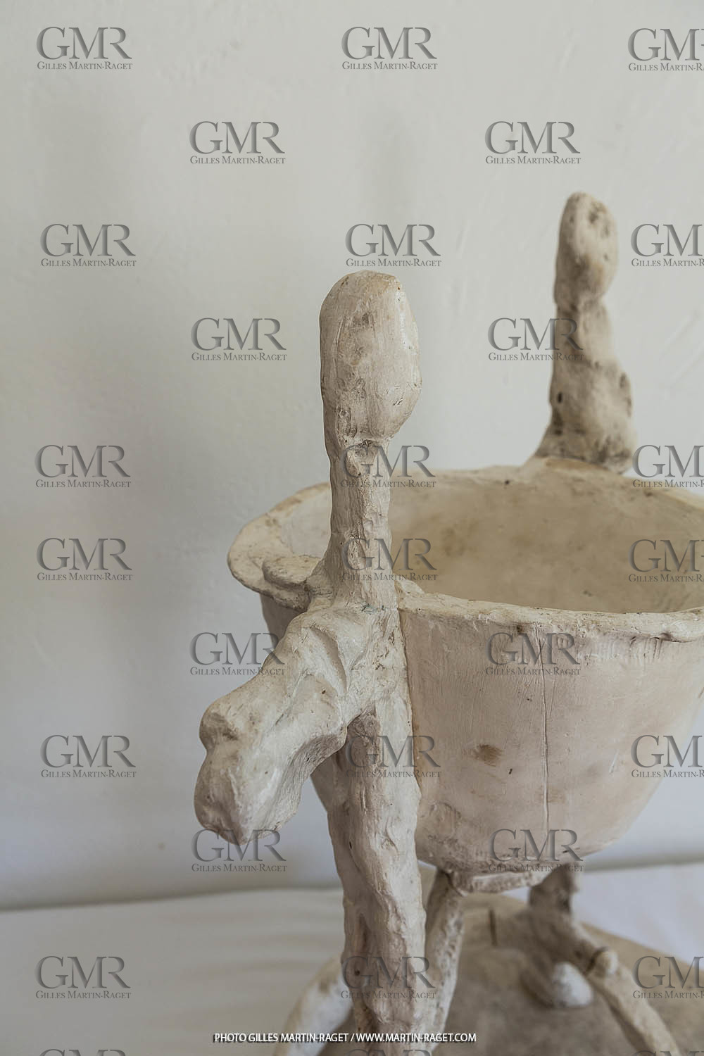 12 07 2020, St Rémy de Provence (FRA, 13) Oeuvre Germaine Richier, Fonts Baptismaux, moyen, 1957, plâtre original, Collection particulière