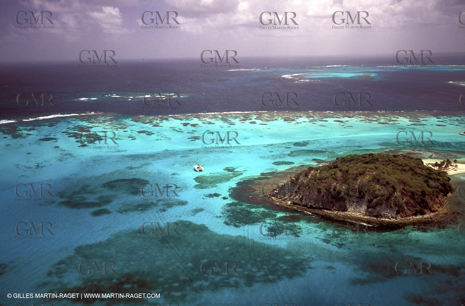 Multicoque au mouillage