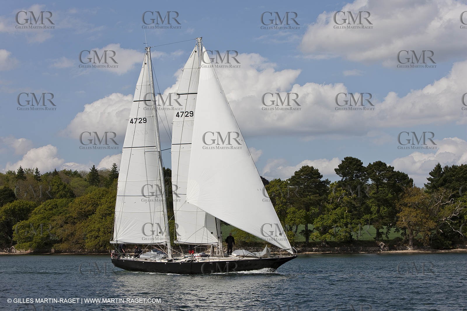 19 05 2010- Benodet (FRA,56)  -  Pen Duick III  sailing in Odet river