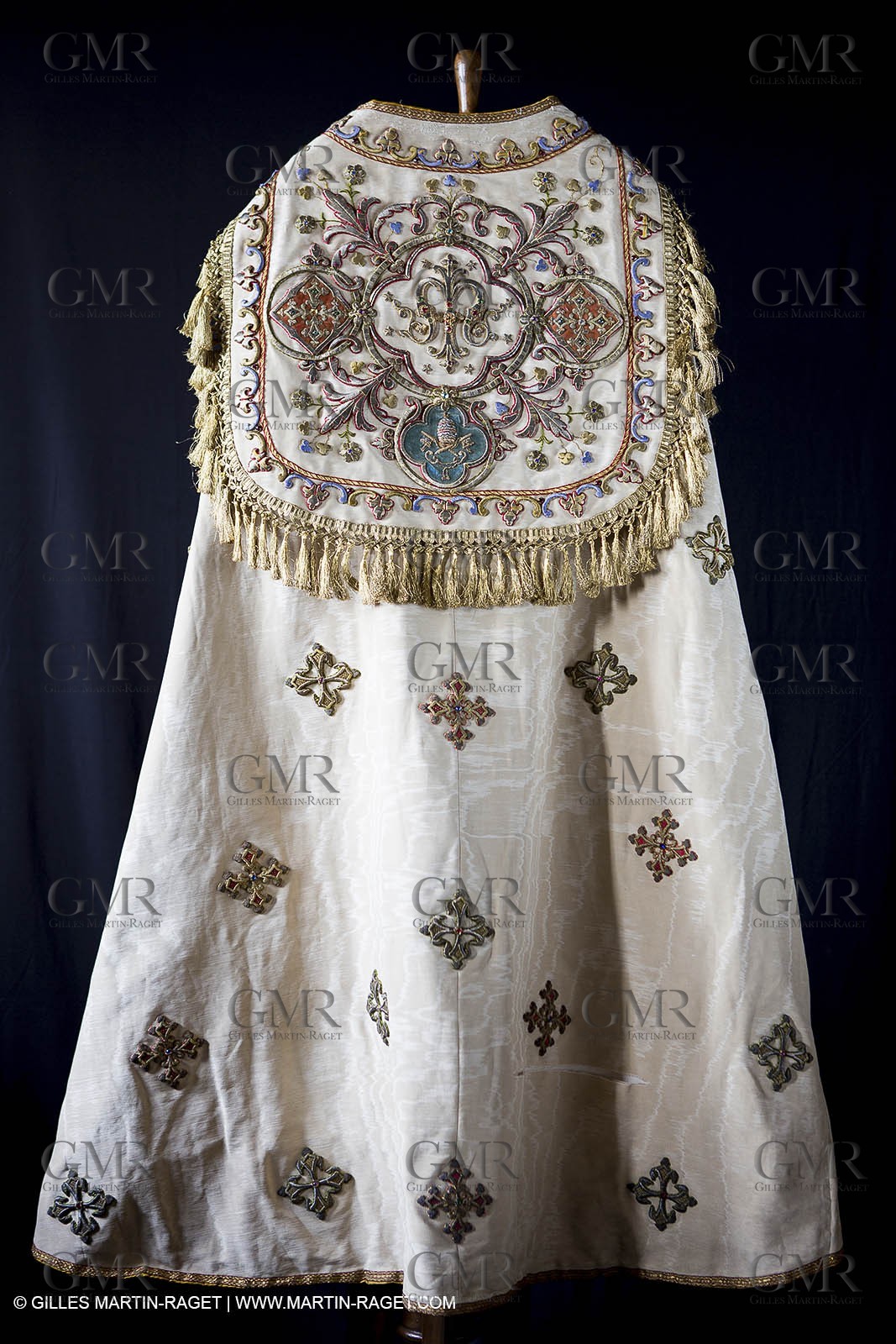 04 02 2013 - Marseille(FRA,13), Notre Dame de la Garde, liturgical clothing