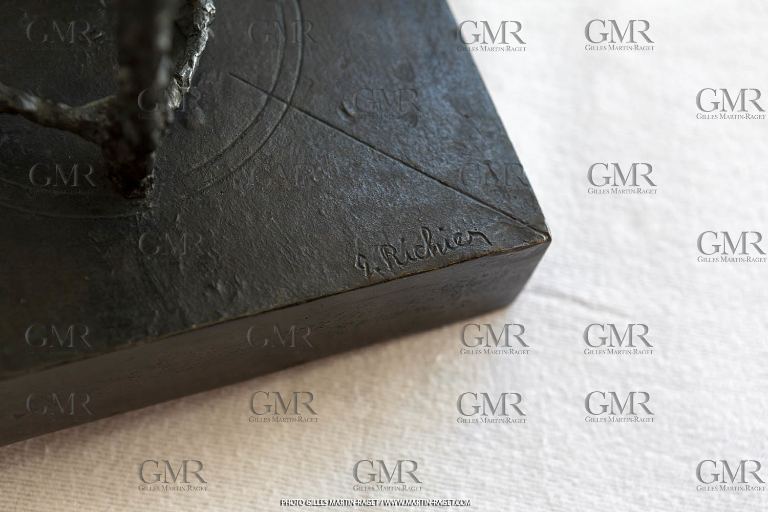 12 07 2020, St Rémy de Provence (FRA,13), Oeuvre de Germaine Richier, Le Sablier I 1946, Bronze patiné foncé, Epreuve d'exposition, Fondeur L.Thinot, Paris, 20,5 x 17 x 17 cm, Collection particulière