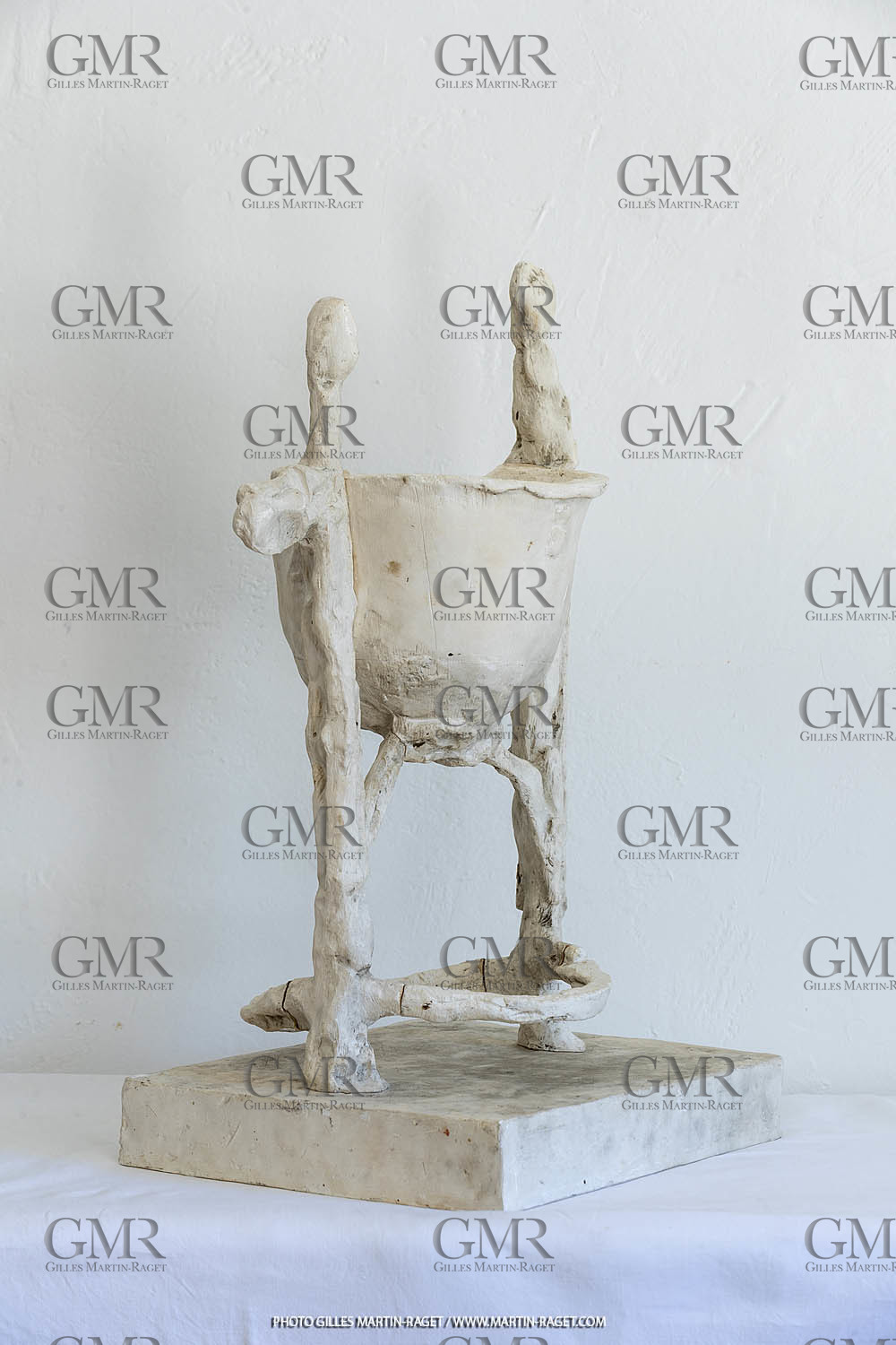 12 07 2020, St Rémy de Provence (FRA, 13) Oeuvre Germaine Richier, Fonts Baptismaux, moyen, 1957, plâtre original, Collection particulière
