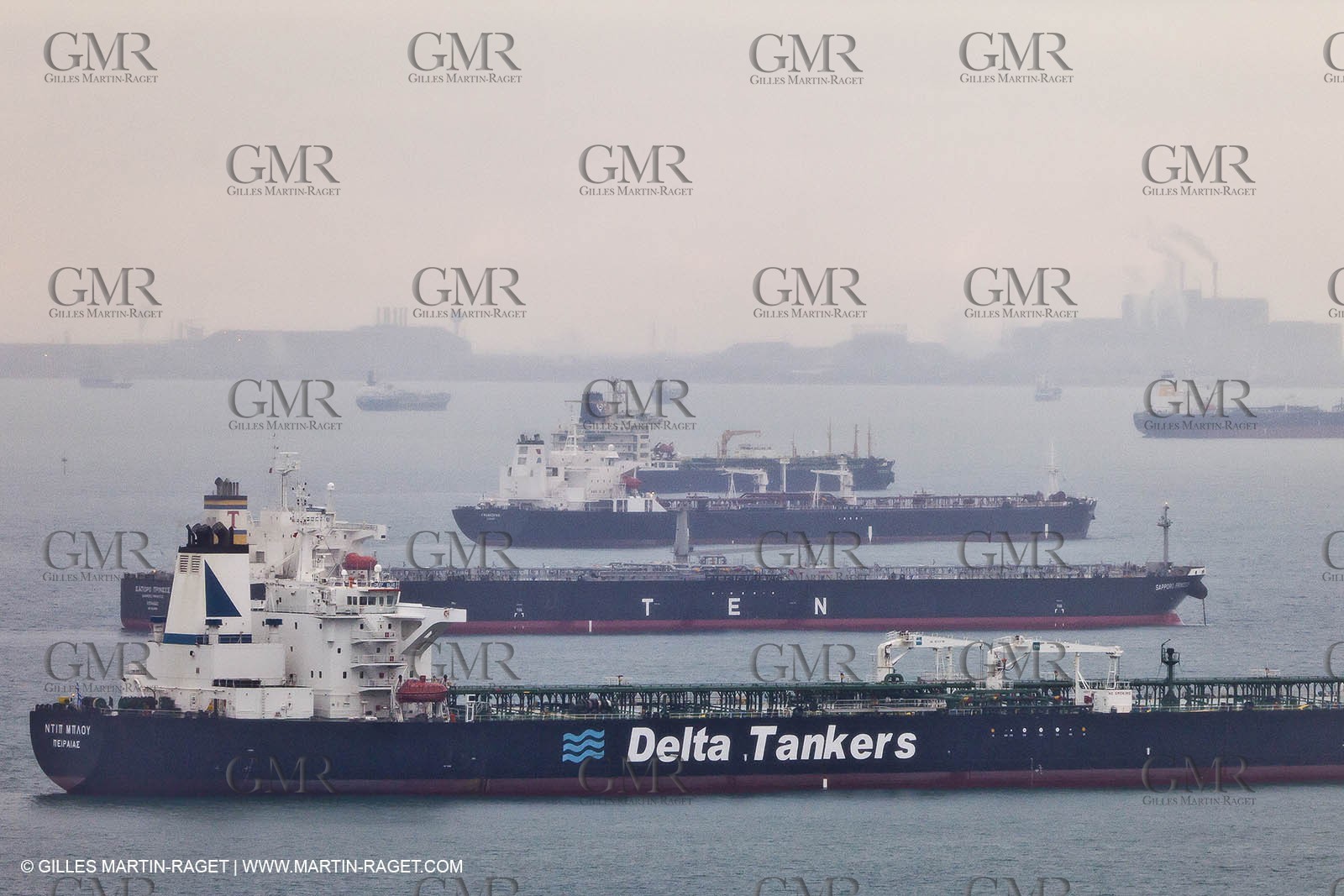 01-11-2010 - FOS (FRA,13) - Grêve du Port Autonome de Marseille - 01 11 2010 - FOS (FRA,13) Commercial Port on strike