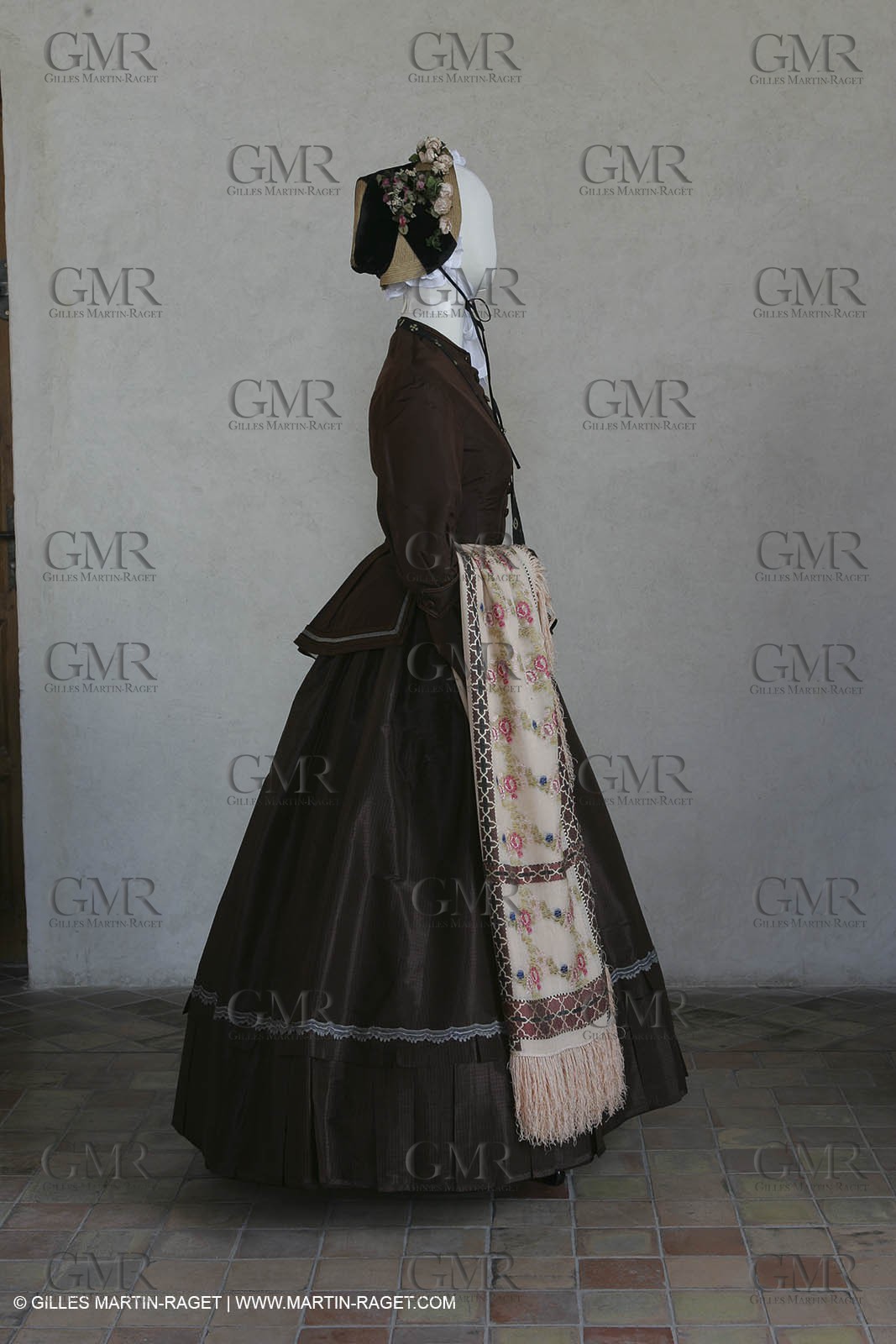 May 2004 - La Tour d'Aigues (FRA, 84) - Old costumes for women of the South exhibition