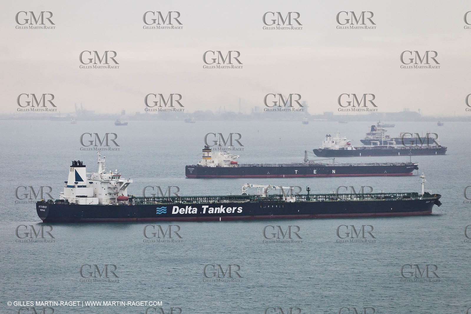 01-11-2010 - FOS (FRA,13) - Grêve du Port Autonome de Marseille - 01 11 2010 - FOS (FRA,13) Commercial Port on strike