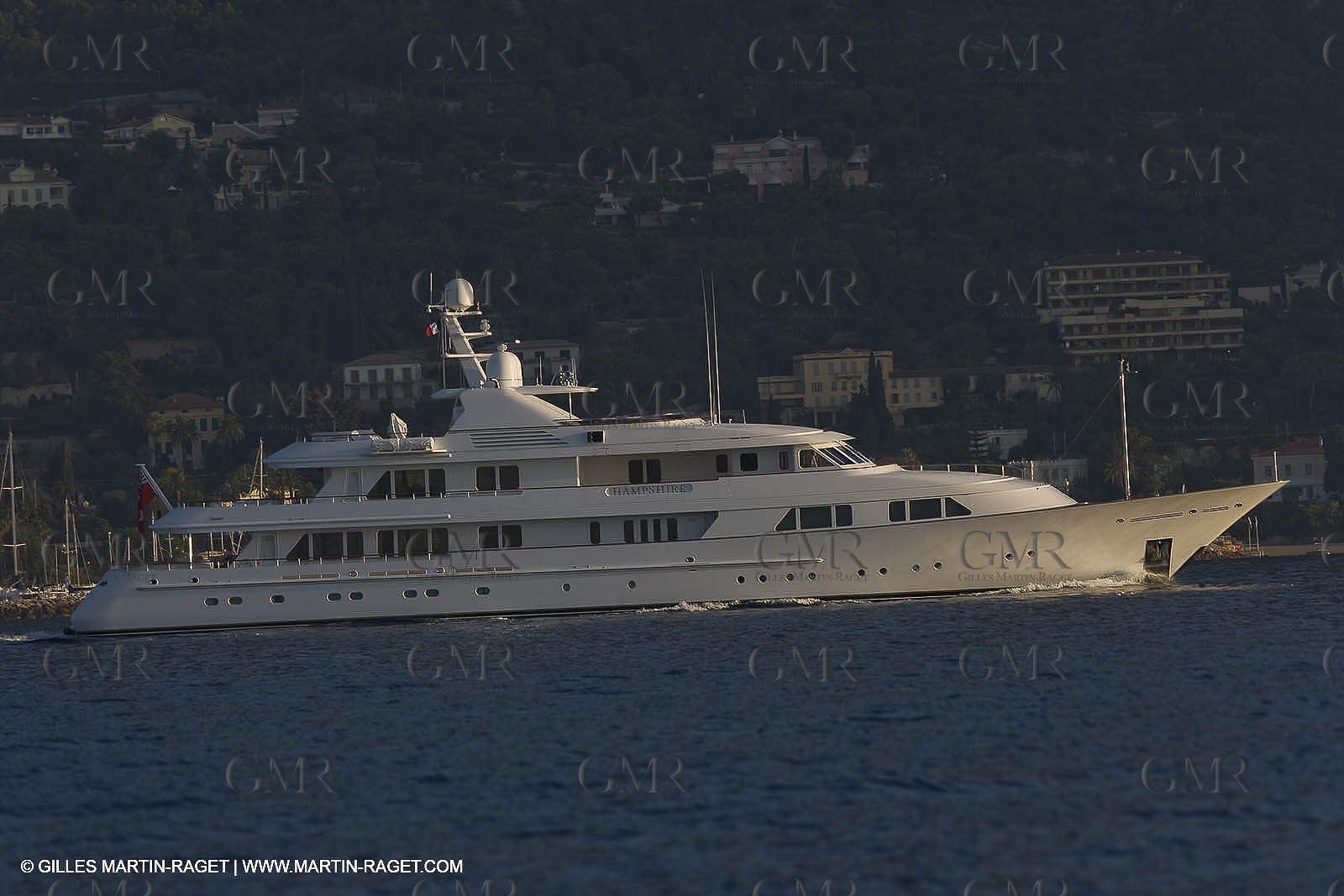 28 07 2007 - St Jean Cap Ferrat - SuperYachts - Motor Yachts - Hampshire