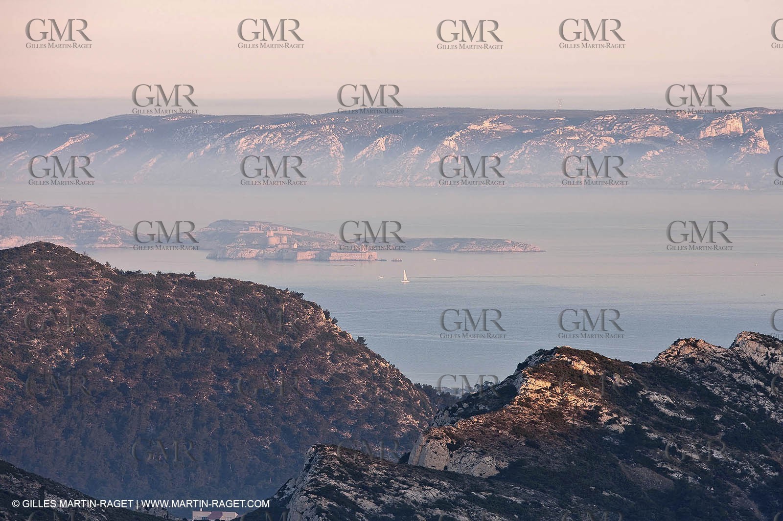 04 04 2009 - Marseille (FRA, 13) - Les Calanques - La Cayolle hills, Frioul archipelago and Bleu cost seen from the Baou Rond (Sormiou heights)