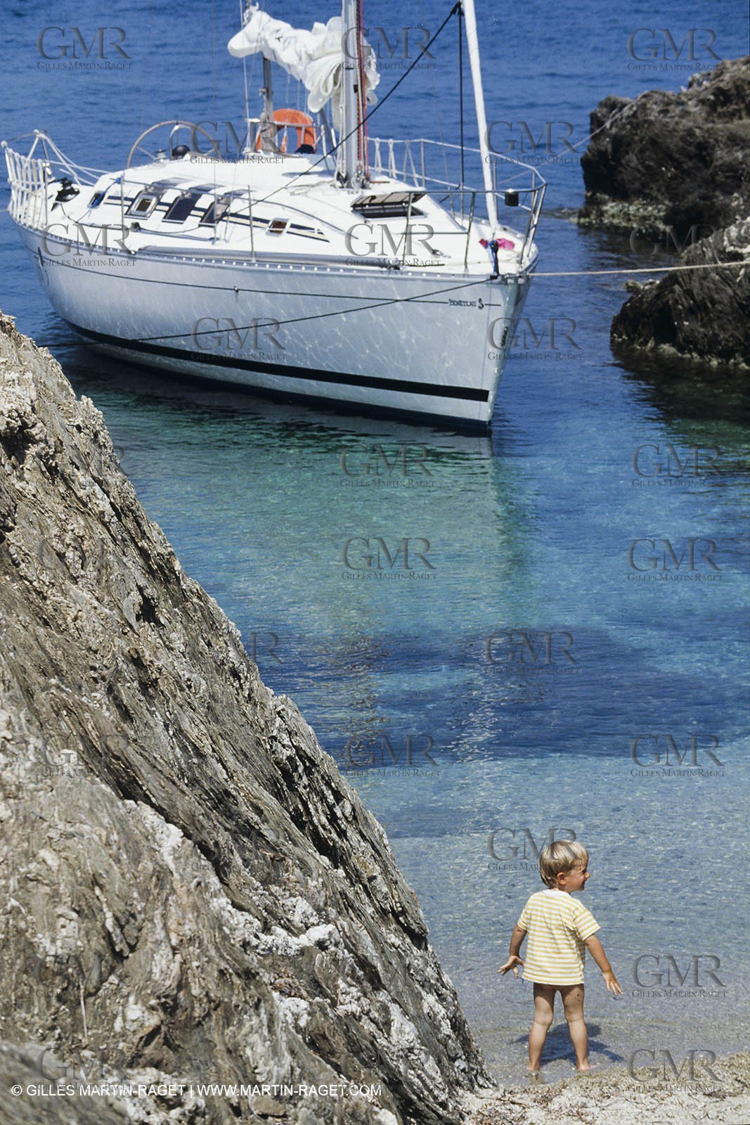 Sailing, cruising, children onboard