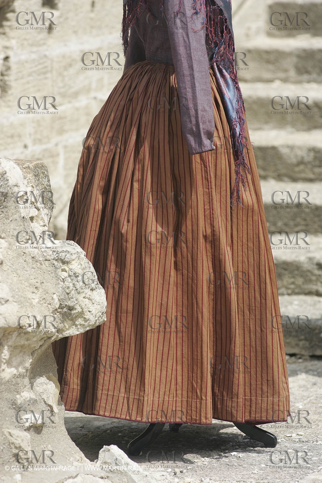 May 2004 - La Tour d'Aigues (FRA, 84) - Old costumes for women of the South exhibition