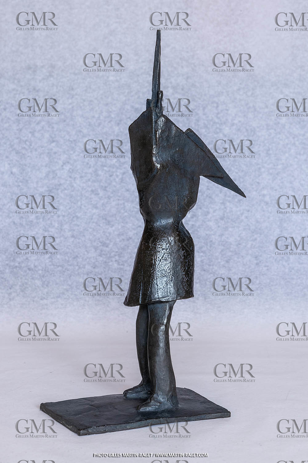 08 01 2023, Marseille (FRA,13), Oeuvre de Germaine Richier, Guerrier n° 4 1953, Bronze patiné foncé, Numéroté 6 8, Fondeur : L.Thinot, Paris, 33 x 10 x 19,5 cm, Collection particulière