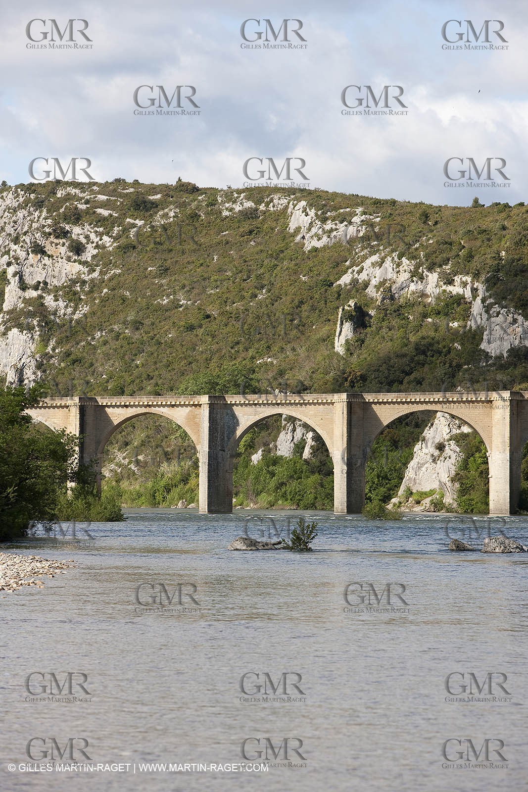 28 04 2009 - Ste Anastasie (FRA, 30) - Atlas Nîmes Métropole -  2009 campaign - Saint Nicolas bridge