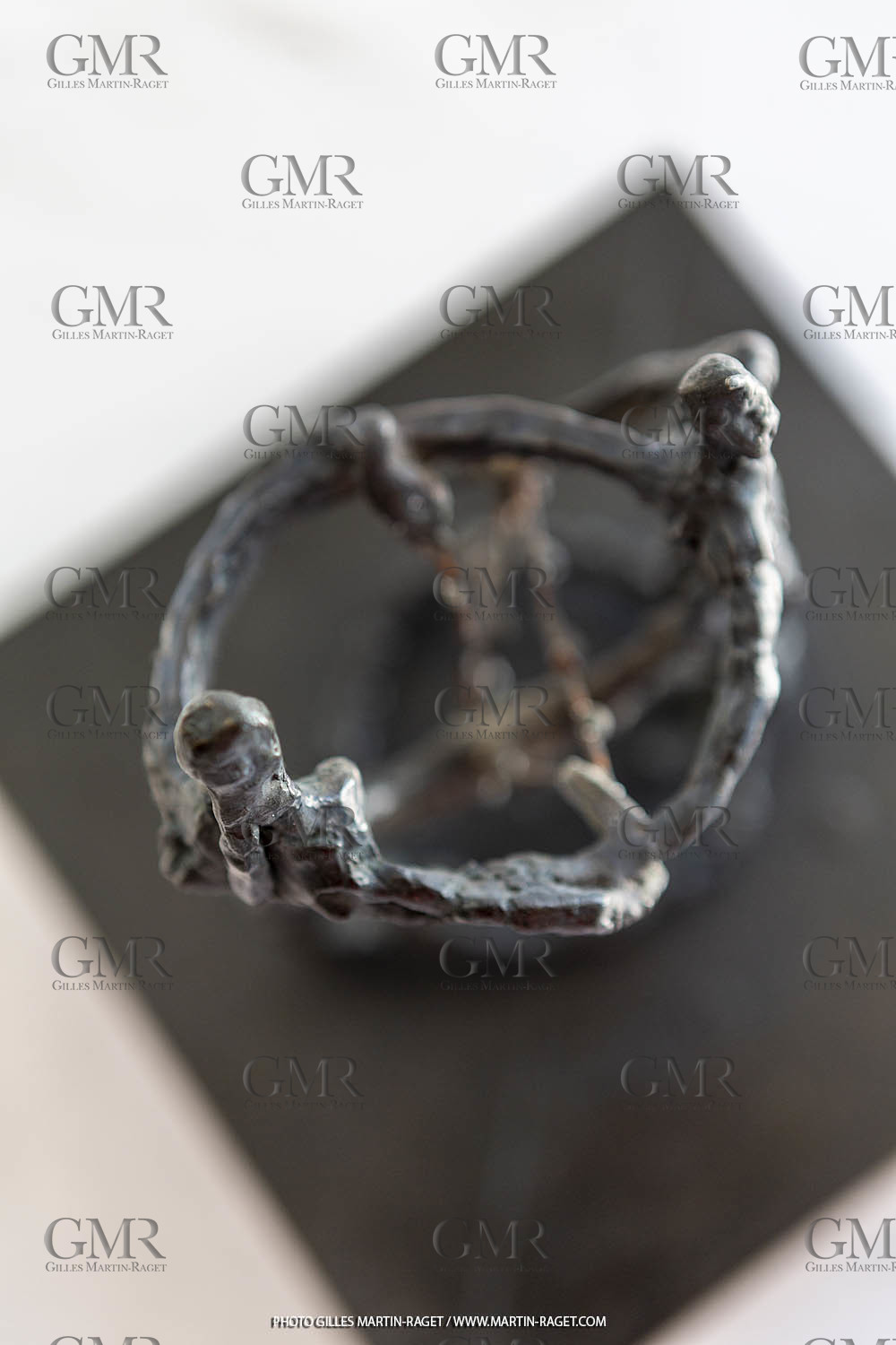 12 07 2020, St Rémy de Provence (FRA,13), Oeuvre de Germaine Richier, Le Sablier I 1946, Bronze patiné foncé, Epreuve d'exposition, Fondeur L.Thinot, Paris, 20,5 x 17 x 17 cm, Collection particulière